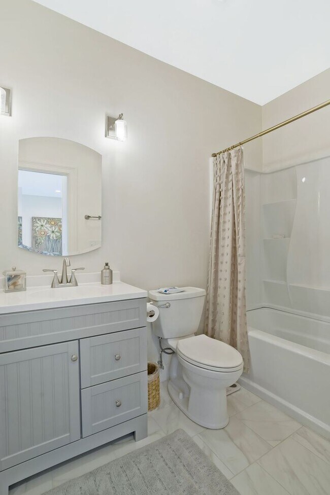 Foto del edificio - 1 Bed, 1 Bath Garage Apartment in Westhaven