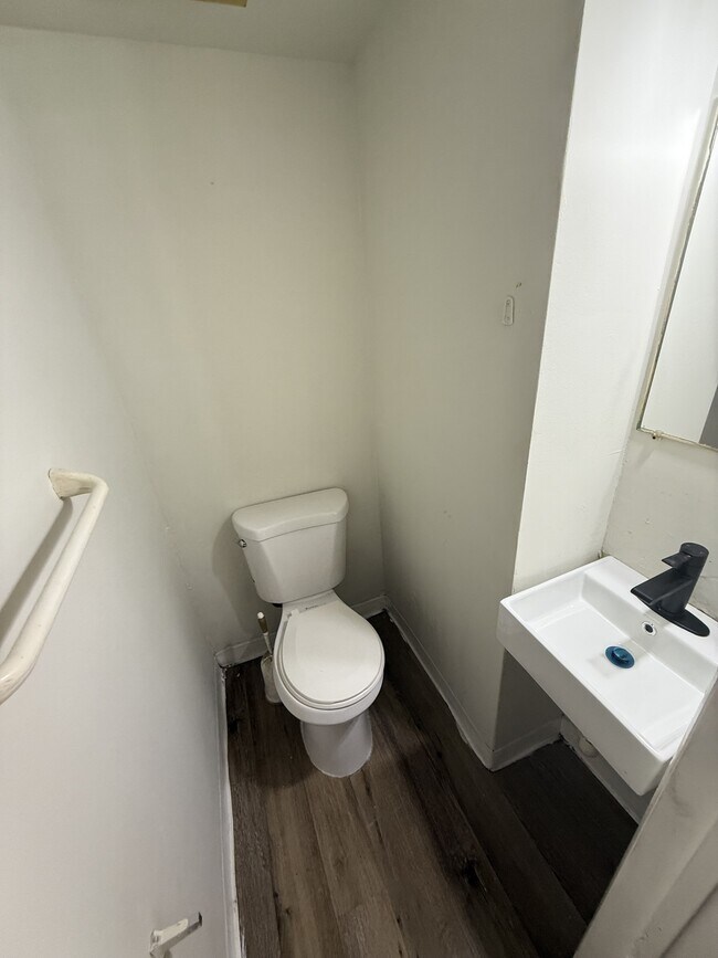 Building Photo - 138 Mott St