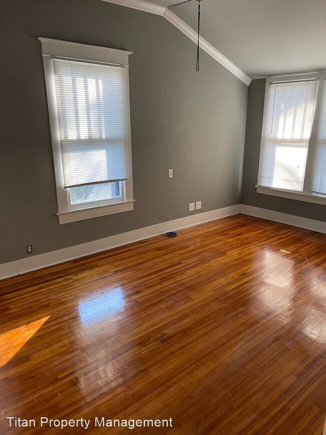 Building Photo - 2 br, 1 bath House - 201 E North St.