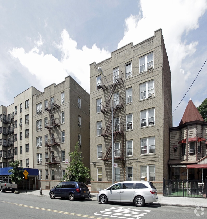 Building Photo - 2033 Valentine Ave