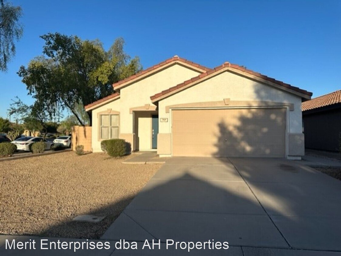 Foto principal - 4 br, 2 bath House - 749 S COLONIAL ST
