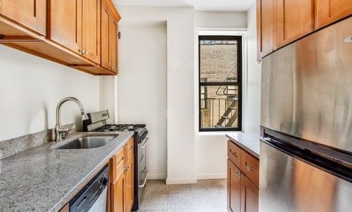 Building Photo - 145 E 22nd St