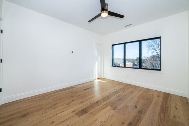 Foto del edificio - Discover the epitome of modern living in this newly constructed single-family home.