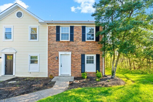 Building Photo - 2 Bedroom Condo For Rent Near Post!