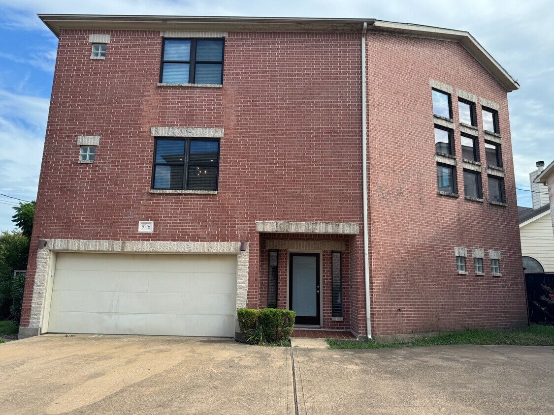 Foto principal - 9716 Linkmeadow Ln
