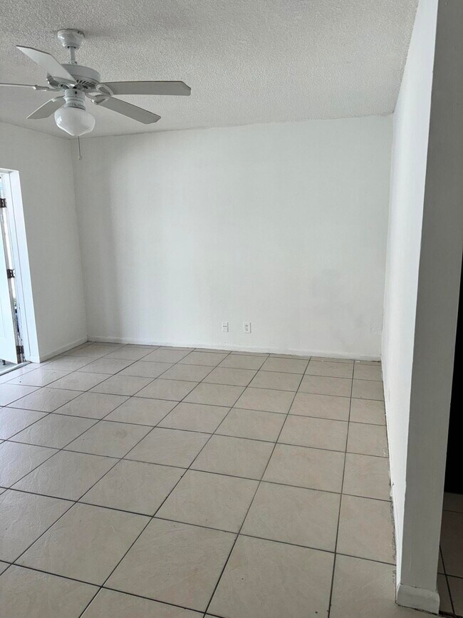 Building Photo - 1417 N J St