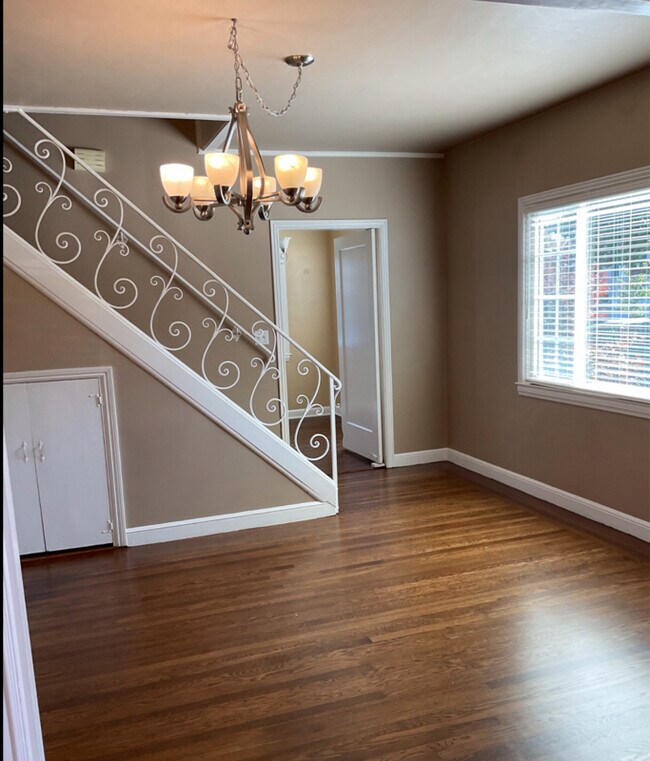 Foto del edificio - 1516 Hillside Dr