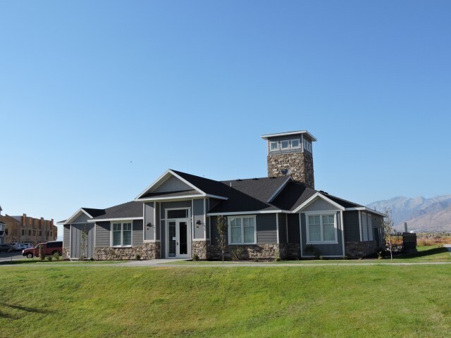 Clubhouse - 694 E 355 N