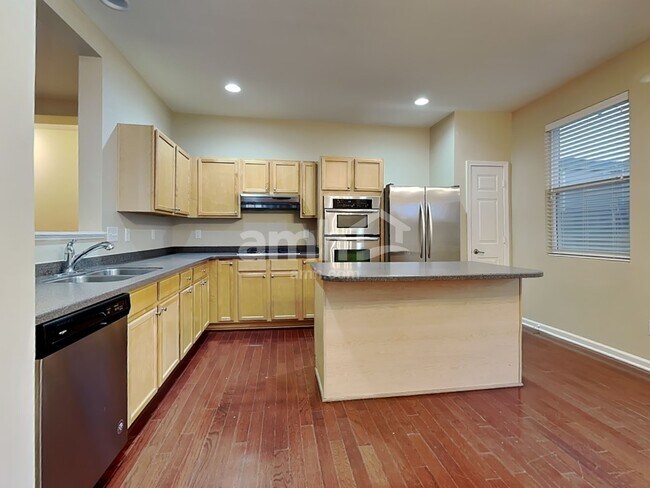 Foto del edificio - 89 Norwich Dr