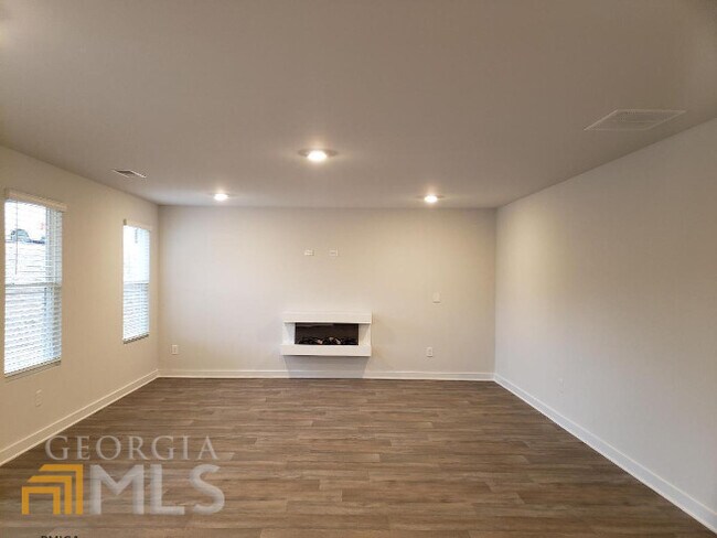 Building Photo - 421 Sweetwood Ct