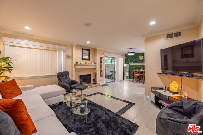 Foto del edificio - 8505 Burnet Ave
