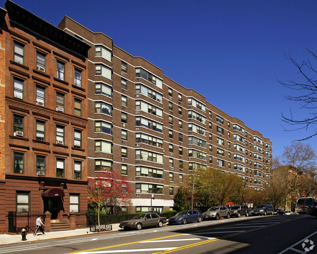 Primary Photo - Red Oak Apartments