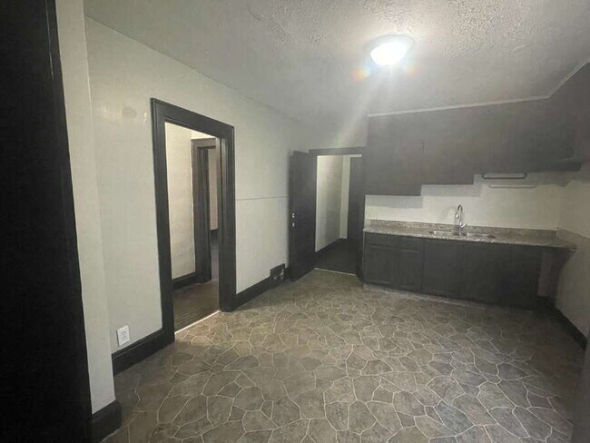 Foto del edificio - 2179 W 106th St