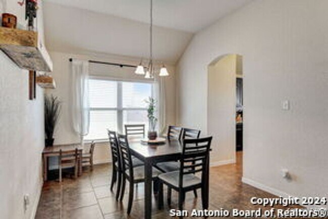 Foto del edificio - Super Nice Spacious Home with over 2600 sq ft in Parc at Escondido