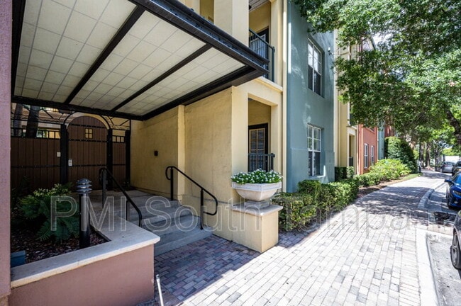 Photo - 2421 W Horatio St Apartment