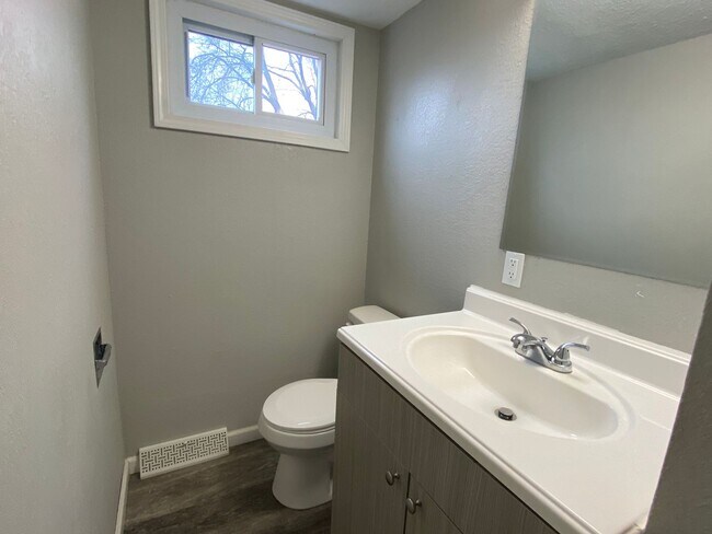 Foto del edificio - 5428 N Division St