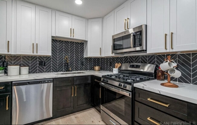 Building Photo - 5463 San Onofre Terrace