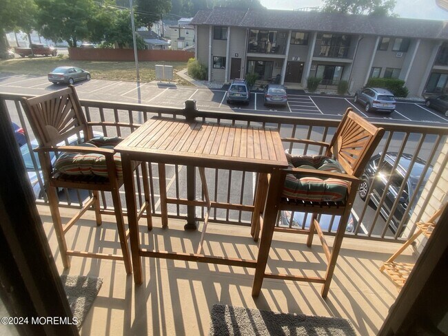 Building Photo - 330 Shore Dr