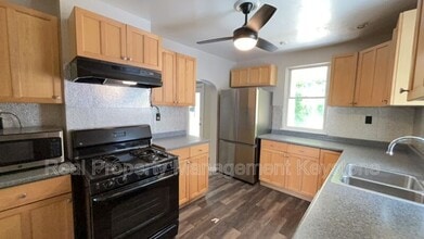 Building Photo - 303 Lexington Ct