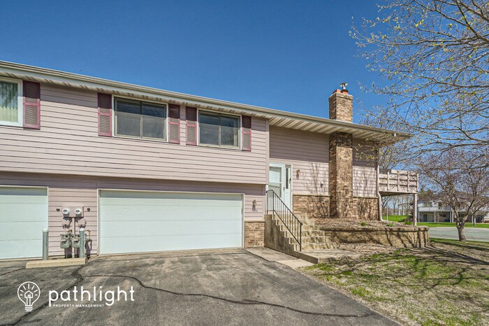 Foto principal - 11136 Xavier Rd, Bloomington, MN 55437