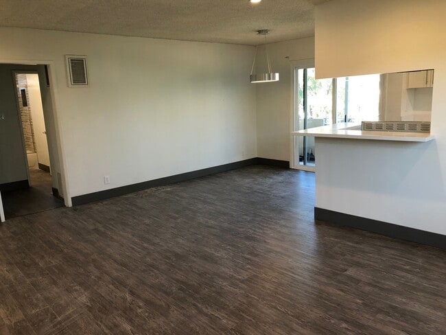 Building Photo - 3611 Mentone Ave