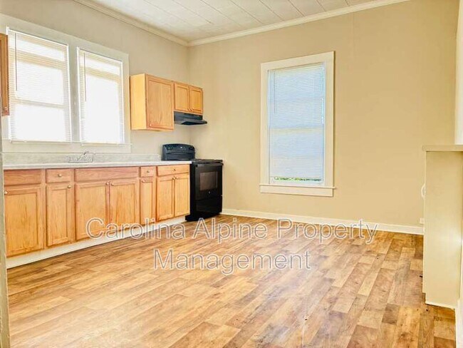 Foto del edificio - 321 N Poplar St