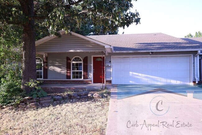 Foto del edificio - First month move in special $900!! Beautiful 3-bed, 2 bath condo with fireplace, 2-car garage - i...