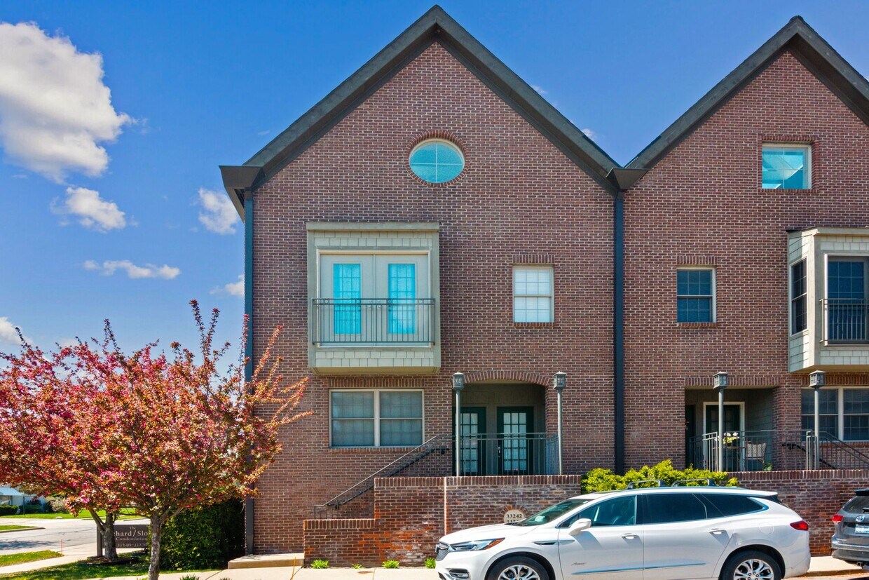 33242 Slocum Dr Unit 33242, Farmington, MI 48336 Condo for Rent in