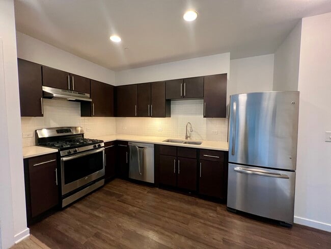 Building Photo - Maple Ridge - Building B