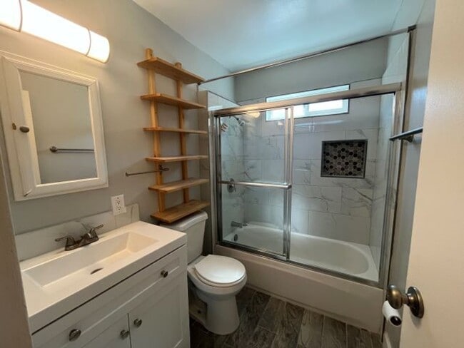 Foto del edificio - Fremont detached home is perfect location ...