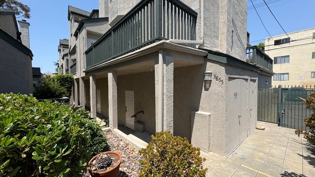 Building Photo - 3865 Albatross St