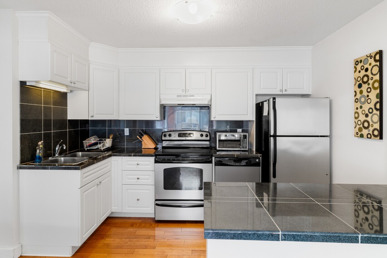 Primary Photo - 2151 Hamilton St