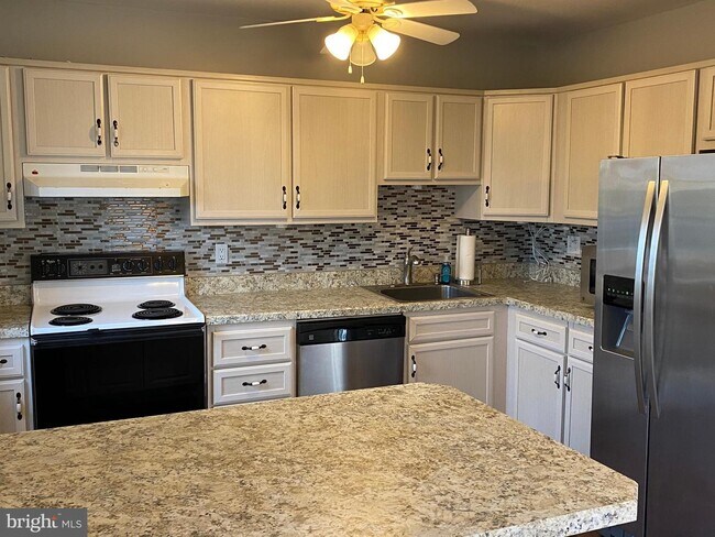 Foto del edificio - 8626 Black Rock Harbour