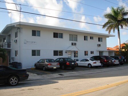Primary Photo - Treasure Bay Apts