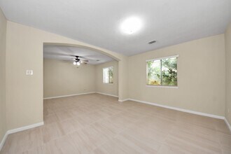 Building Photo - 10214 White Oak Trail Ln