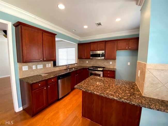 Building Photo - 6202 Longleaf Dr