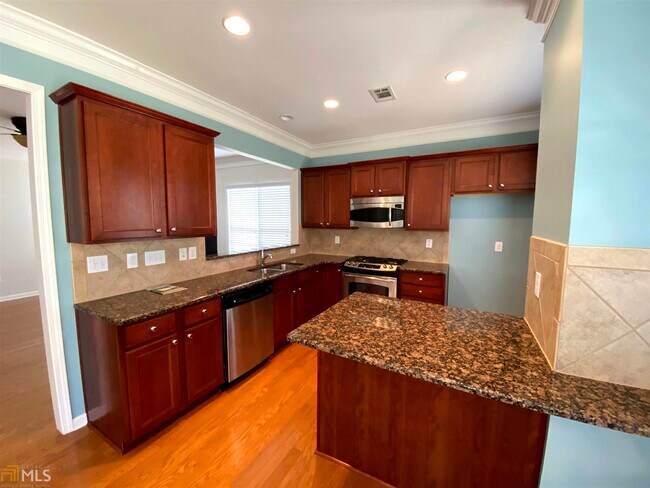 Foto del edificio - 6202 Longleaf Dr