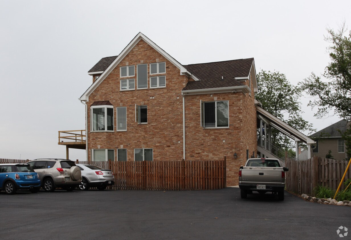 Foto del edificio - 1301 Rogers Rd