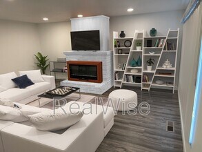 Building Photo - 4292 Meadowbrook Ct NE