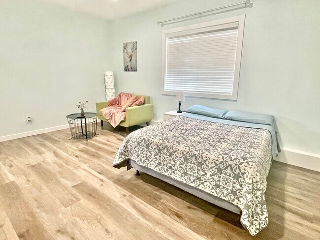 Foto del edificio - 2442 Maywood Ave