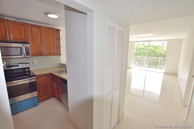 Foto del edificio - 482 NW 165th St