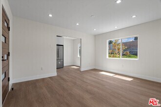 Building Photo - 420 S Sepulveda Blvd