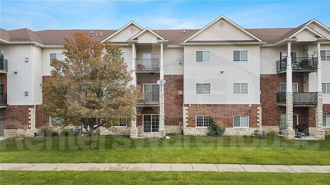 Building Photo - 6255 Beechtree Dr