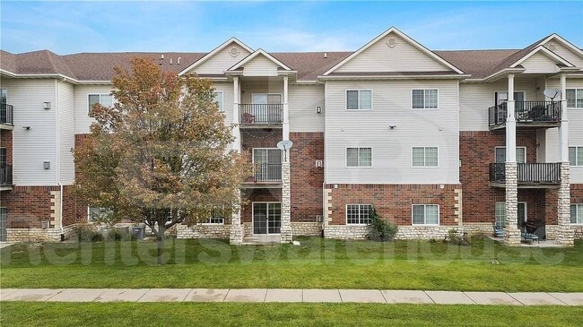 Building Photo - 6255 Beechtree Dr