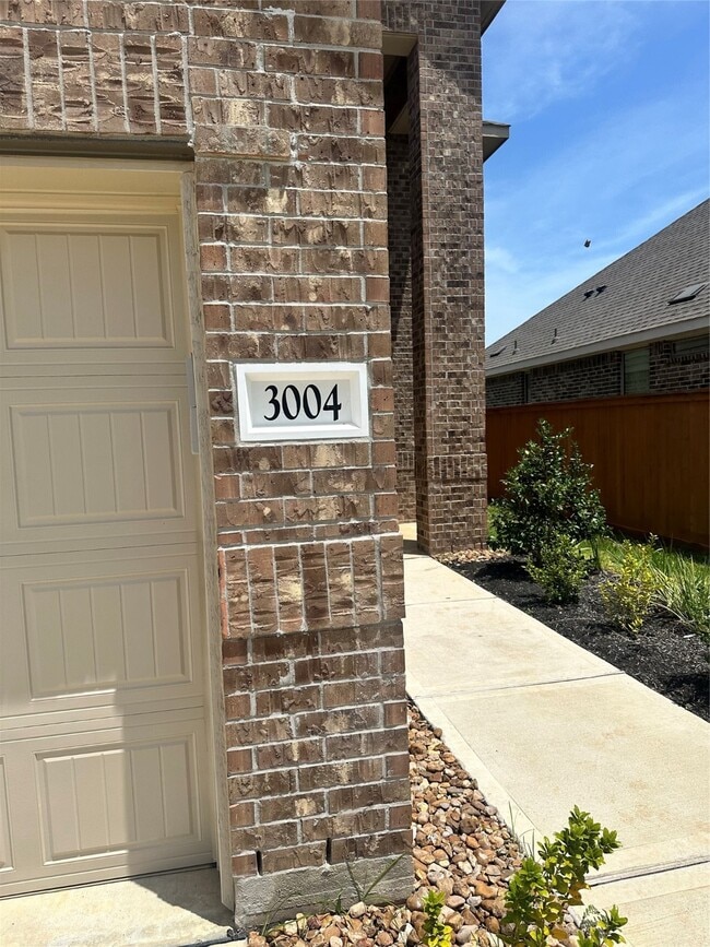 Building Photo - 3004 Courtney Coral Ln