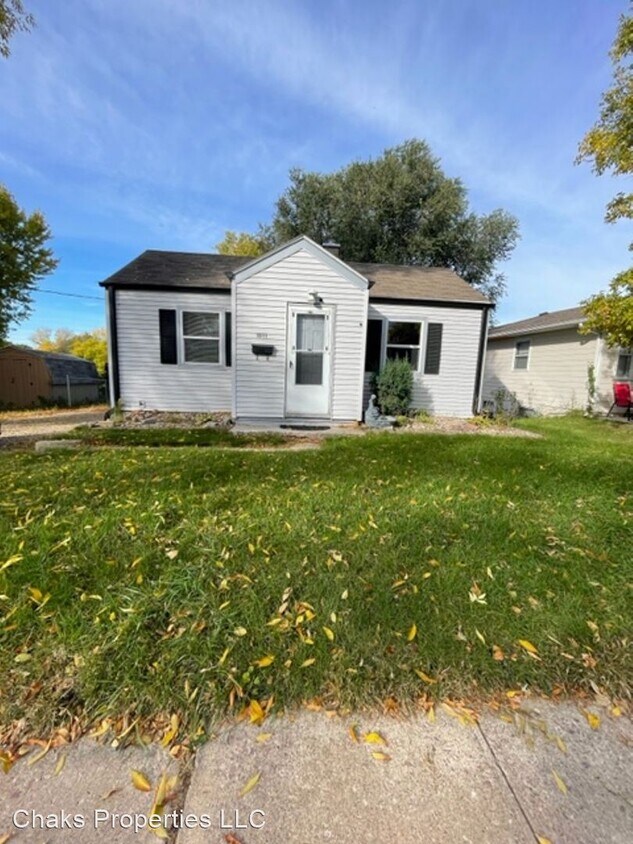 2 br, 1 bath House 1011 S Cleveland Ave House Rental in Sioux Falls
