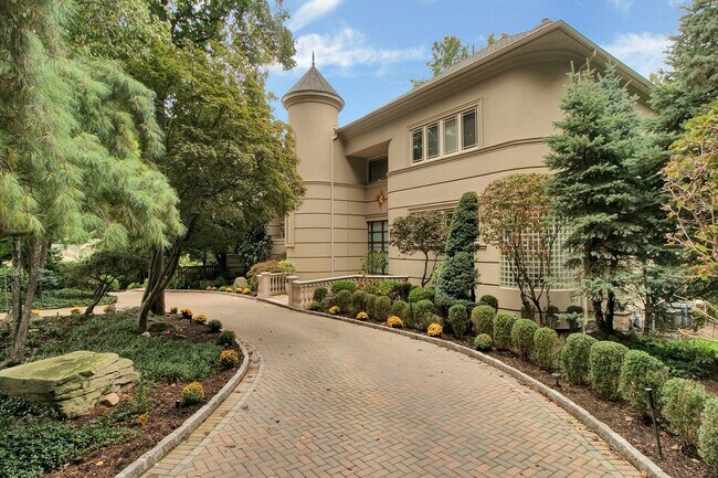 Foto del edificio - 11 Tamarack Rd