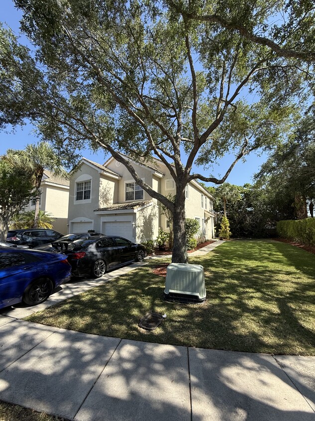 Primary Photo - 1011 Woodfield Rd