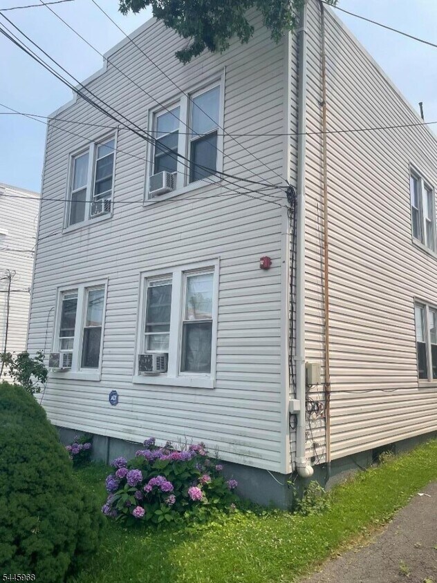 Foto del edificio - 122 Buffalo Ave