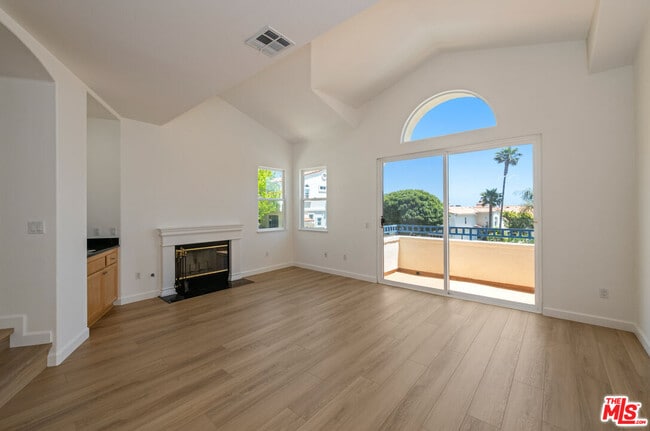 Building Photo - 6465 Zuma View Pl
